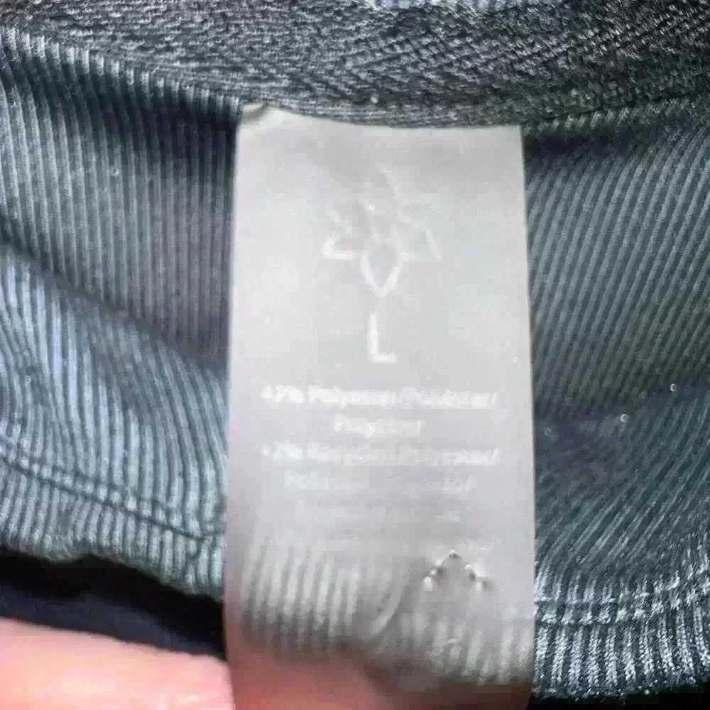 Gaiam Women’s Performance Jacket - Picture 3 of 5